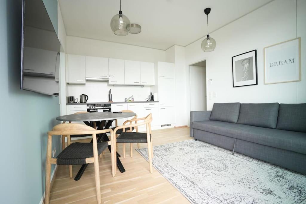 The High-Rise Condo With Pool Vienne Extérieur photo