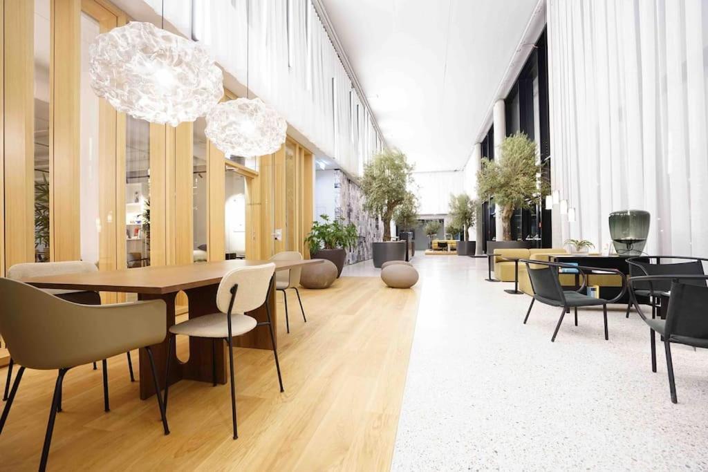 The High-Rise Condo With Pool Vienne Extérieur photo