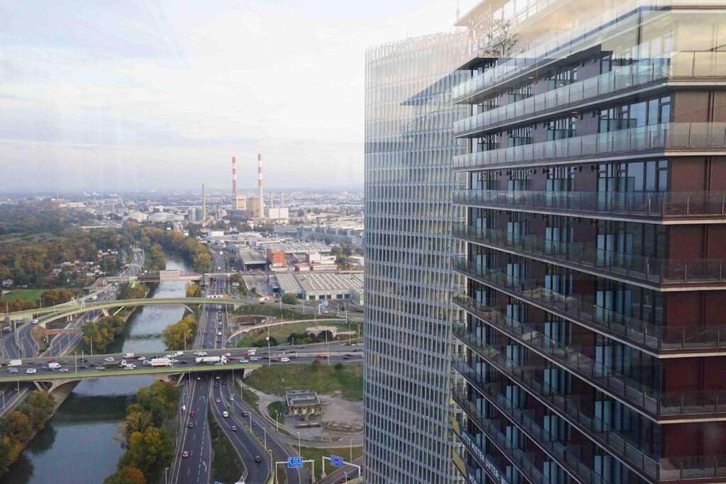 The High-Rise Condo With Pool Vienne Extérieur photo