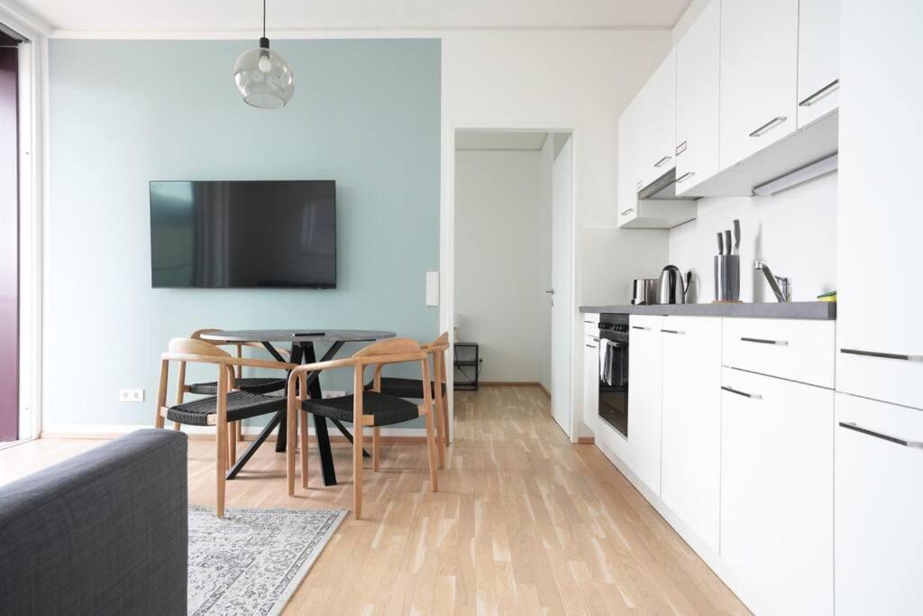 The High-Rise Condo With Pool Vienne Extérieur photo